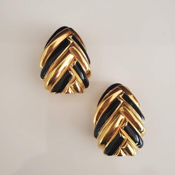 St. John Black Enamel and Gold Clip On Earrings Signed‎ - Picture 1 of 5